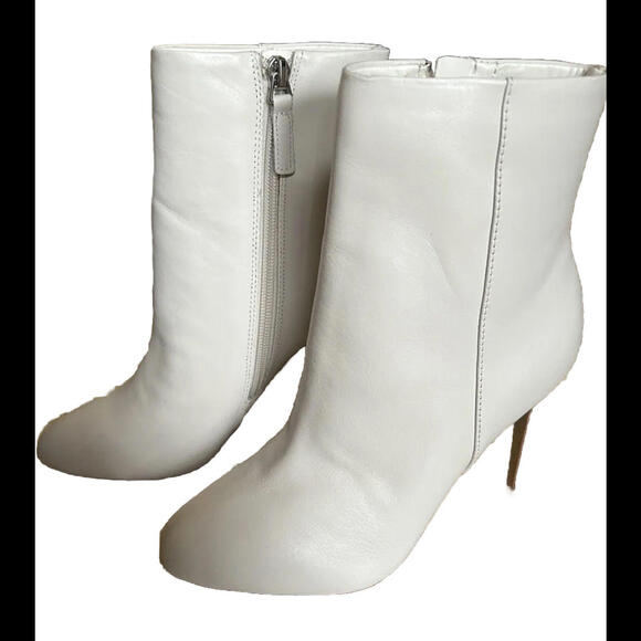 😎🤍ESTATE SALE Nine West Size 5 1/2 Ivory Leather Zip Up Bootie Stiletto NWOB - Picture 1 of 5